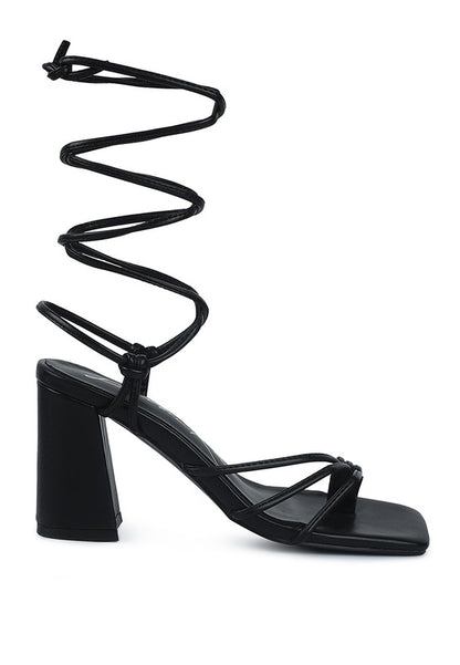 PIRI TOE RING TIE UP BLOCK SANDALS