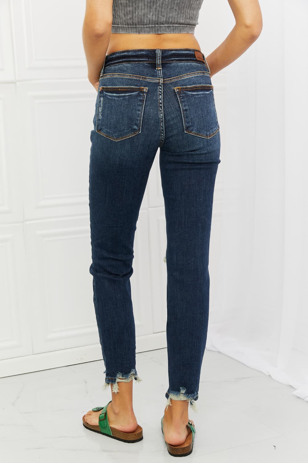 Judy Blue Melaney Mid Rise Distressed Relaxed Fit Jeans