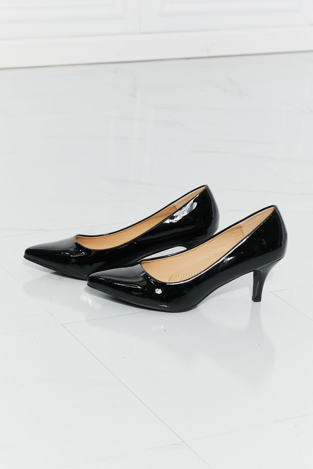 Date Me Point Toe Pump in Black Trendsi