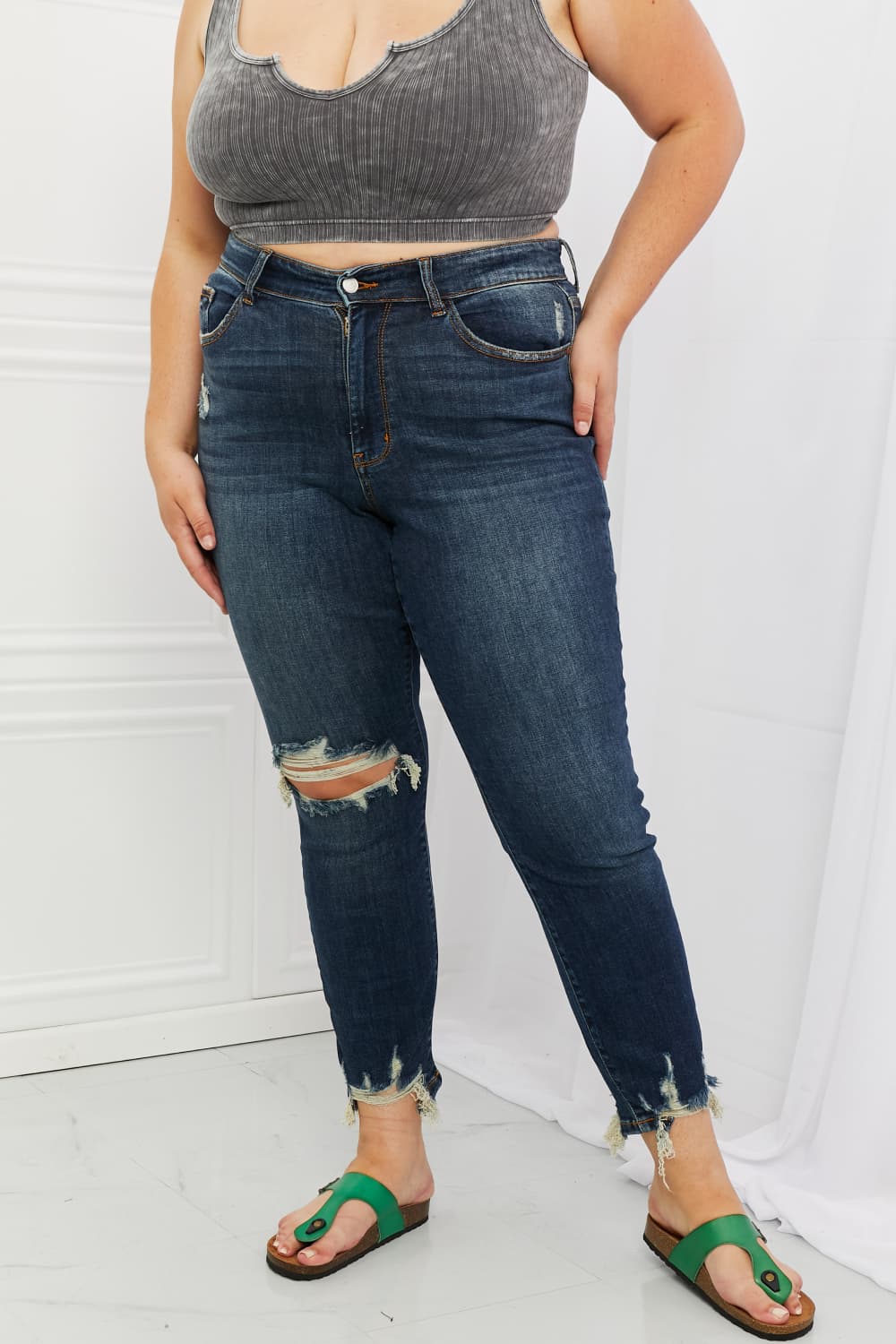 Judy Blue Melaney Mid Rise Distressed Relaxed Fit Jeans