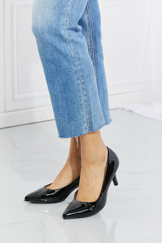 Date Me Point Toe Pump in Black Trendsi