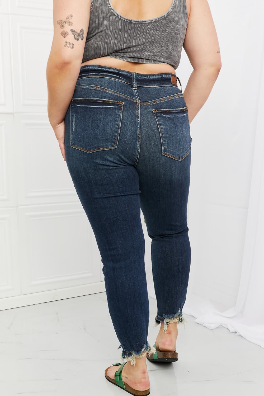 Judy Blue Melaney Mid Rise Distressed Relaxed Fit Jeans