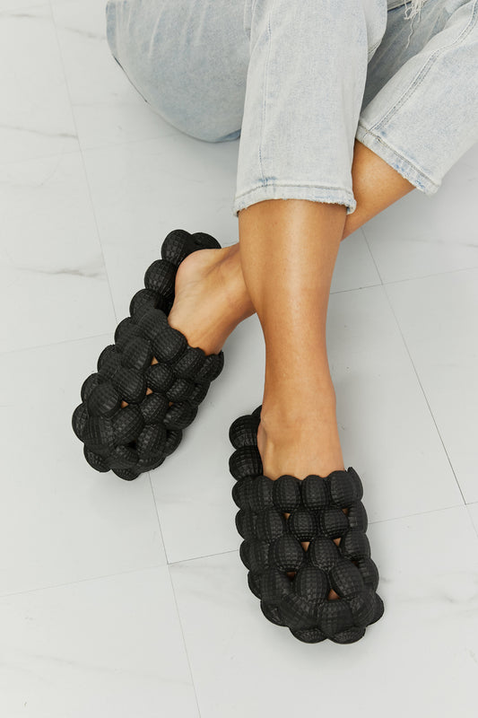 Laid Back Bubble Slides in Black Trendsi