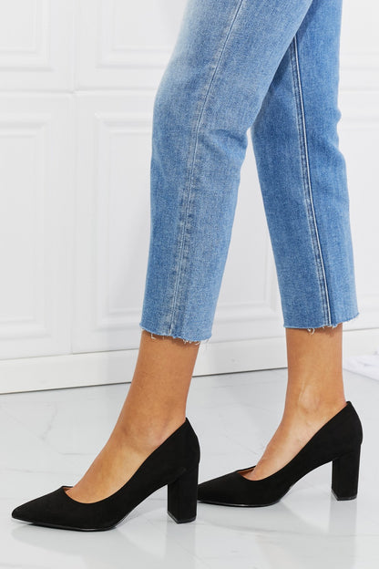 Qupid Point Toe Pumps in Black Trendsi