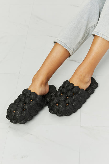 Laid Back Bubble Slides in Black Trendsi