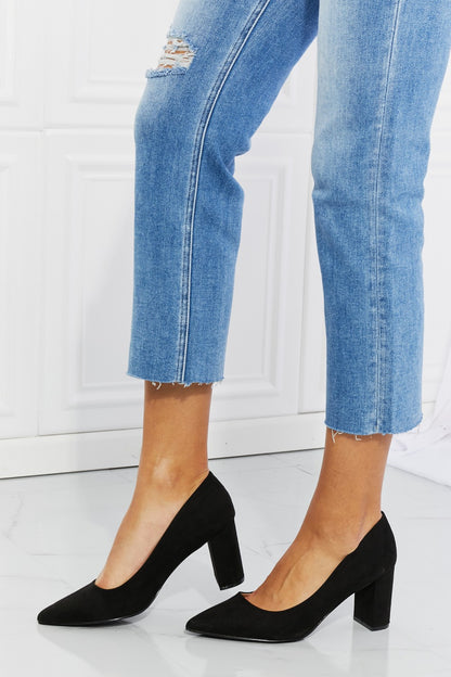 Qupid Point Toe Pumps in Black Trendsi