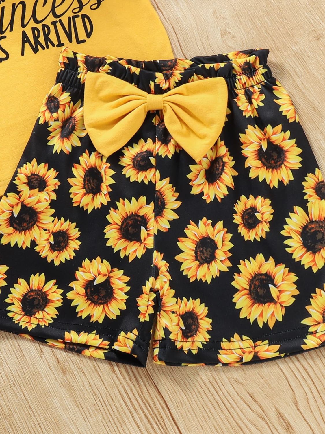 Girls Slogan Graphic Top and Sunflower Print Shorts Set Trendsi