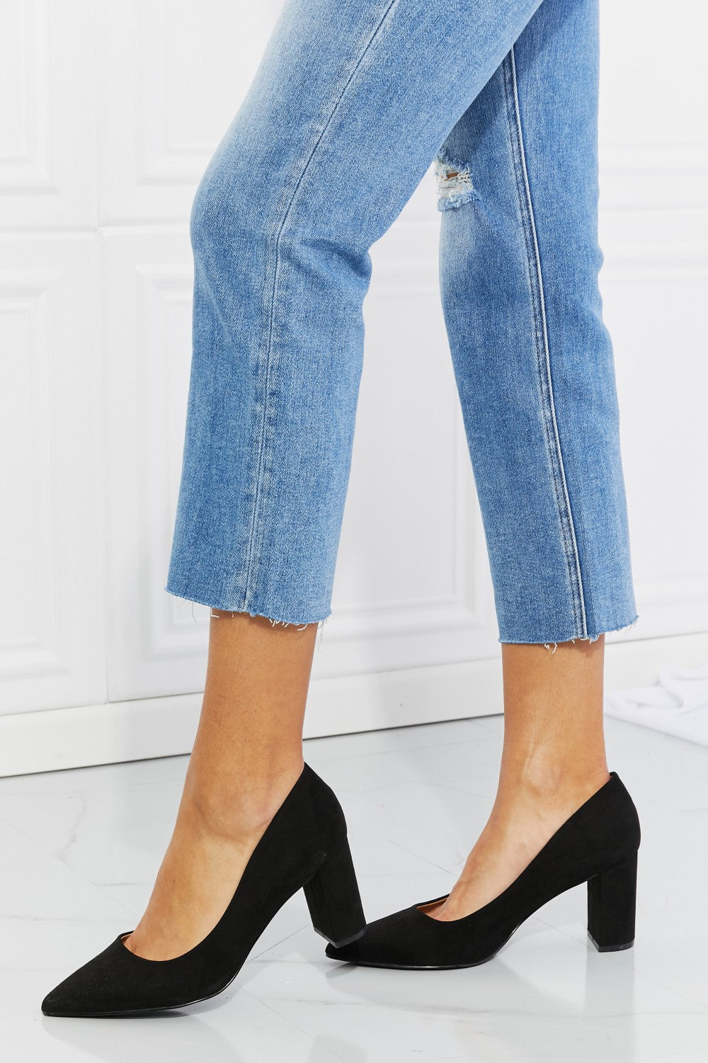 Qupid Point Toe Pumps in Black Trendsi