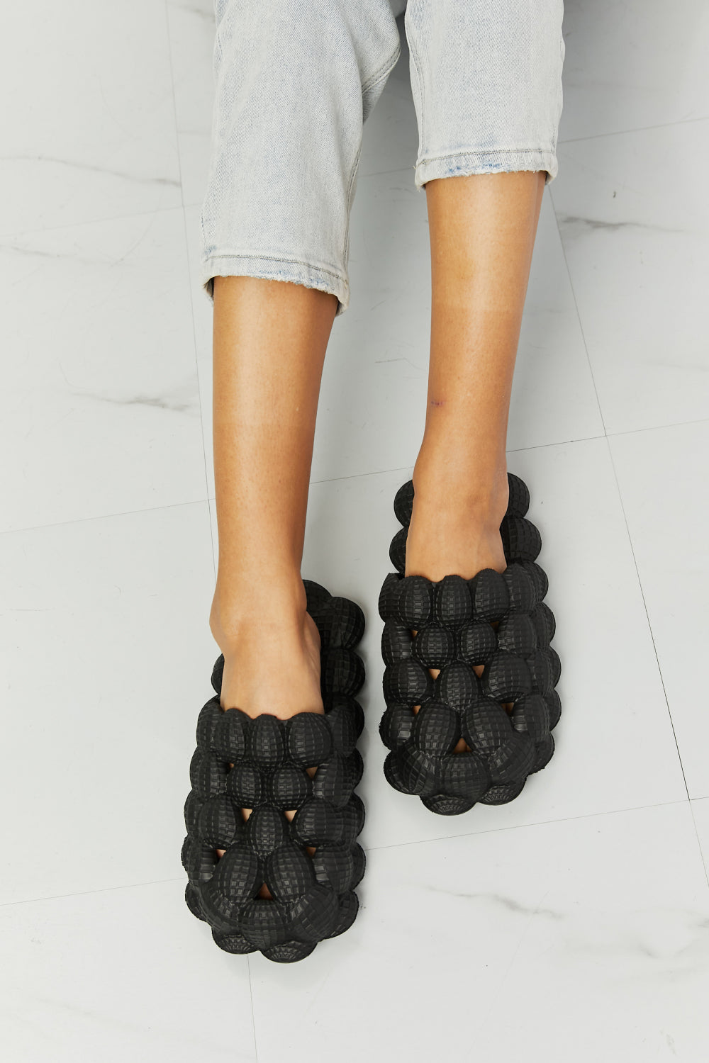 Laid Back Bubble Slides in Black Trendsi