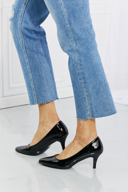 Date Me Point Toe Pump in Black Trendsi