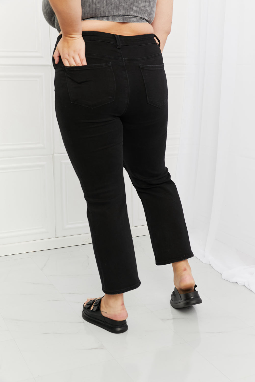 Yasmin Relaxed Distressed Jeans Trendsi