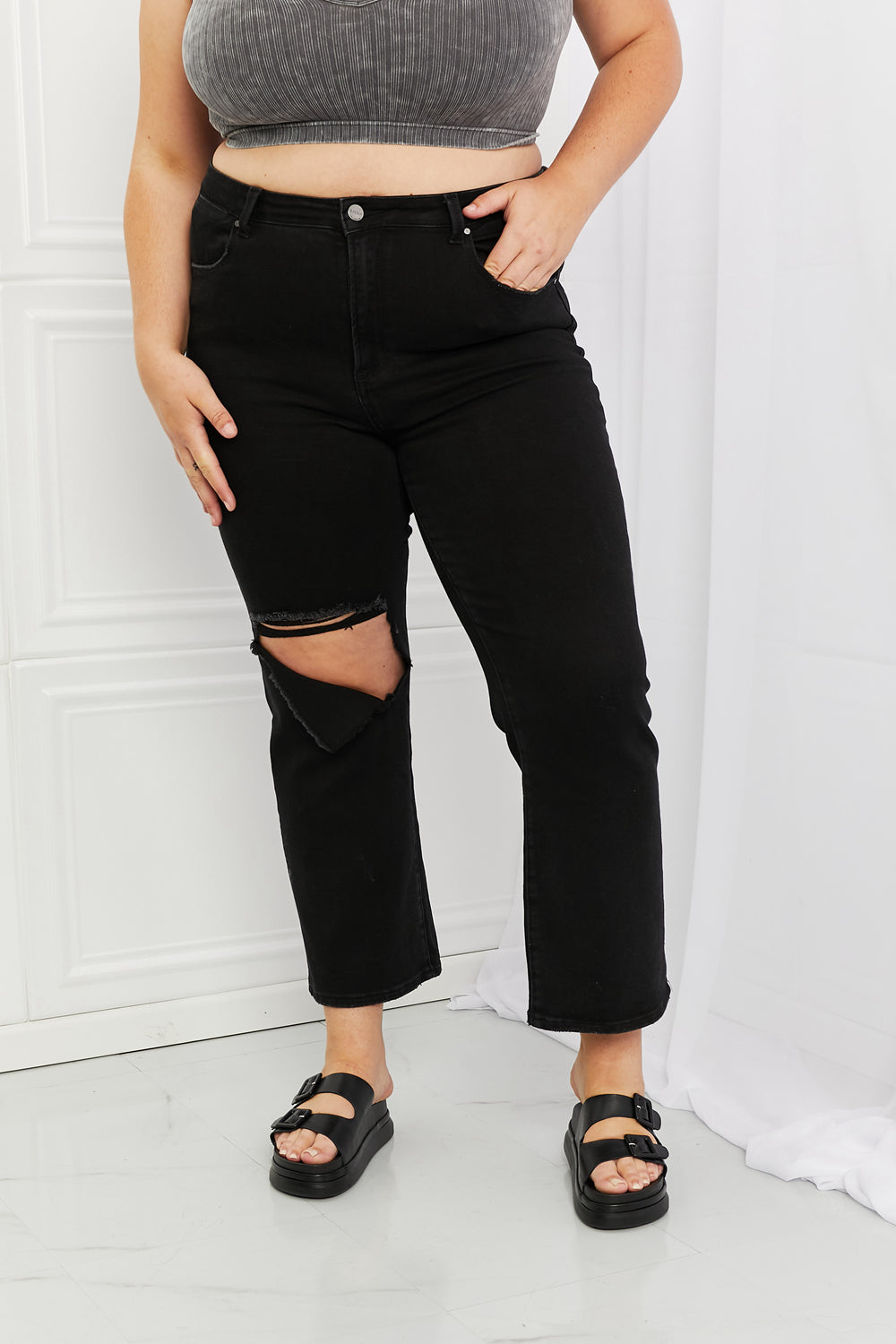 Yasmin Relaxed Distressed Jeans Trendsi